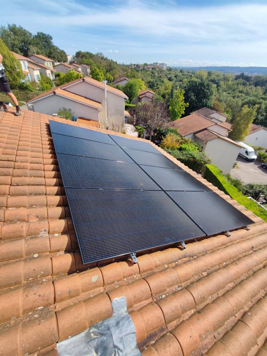 Couvreur solaire en Rhône Alpes pour une installation photovoltaïque à Saint-Quentin-Fallavier