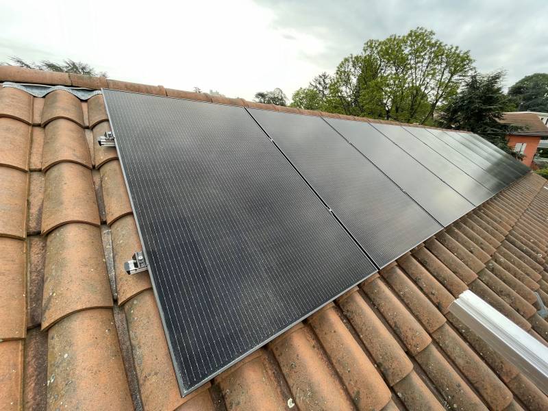 Pose de panneaux solaires SunPower et de micro onduleurs Enphase à Sainte Foy lès Lyon (Rhône)