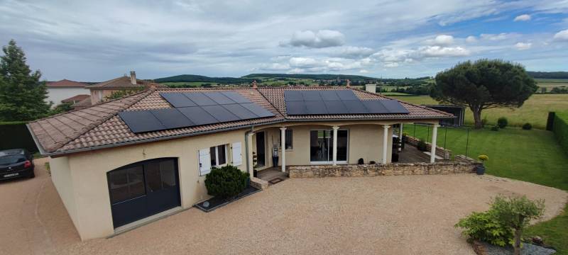 Installation de panneau solaire avec micro onduleur Enphase IQ8 à Péronne en région Hauts de France