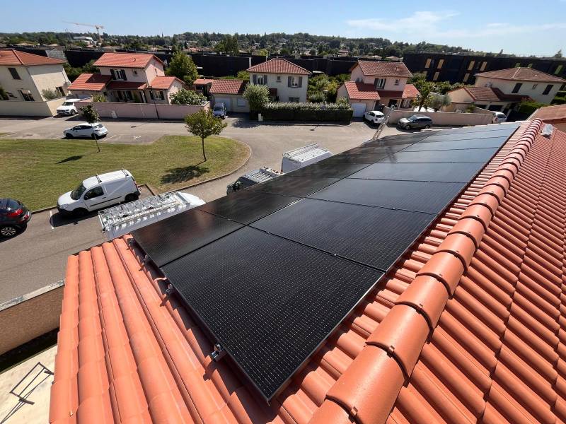 Pose de panneau solaire premium près de Meyzieu